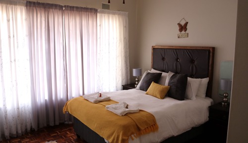 Deluxe Double Room (3)