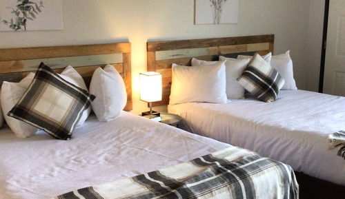 2 Beds with Kitchenette - no pets