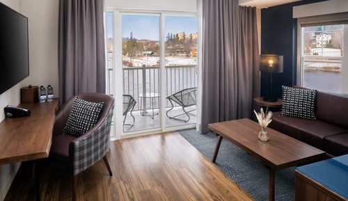 Suite, 1 King Bed with Sofa bed, Balcony, Lake View