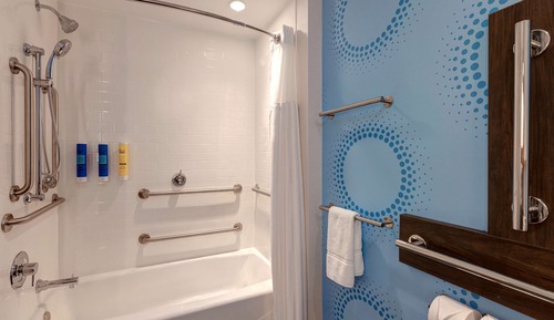 Room, 2 Queen Beds, Accessible, Bathtub