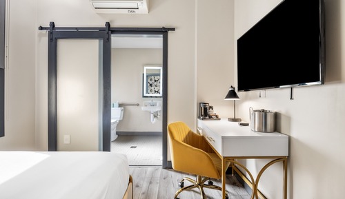 Standard Room, 1 Queen Bed, Accessible