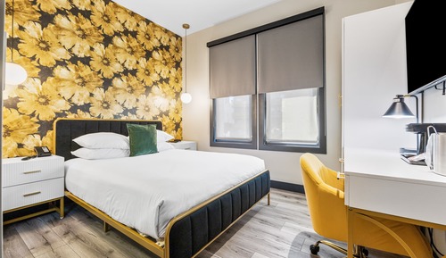 Standard Room, 1 Queen Bed