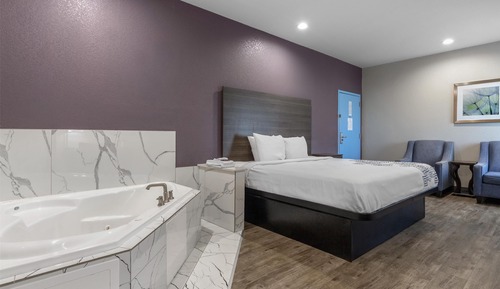 Suite, 1 King Bed, Non Smoking, Jetted Tub