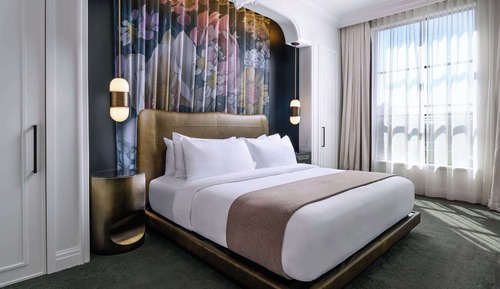 Suite, 1 King Bed, Accessible, Bathtub (Mobility & Hearing)