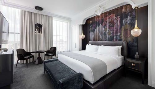 Suite, 1 King Bed, Corner (Birmingham)