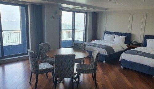 Suite (B, 4 PM Check-in)