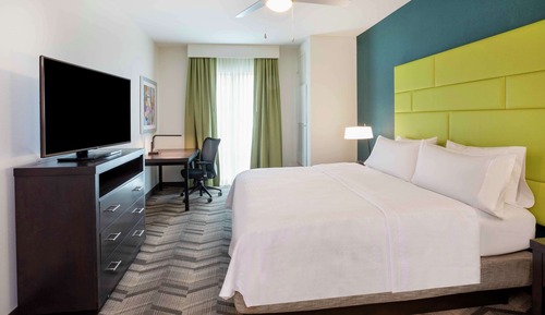 Suite, 1 King Bed, Accessible (Hearing)