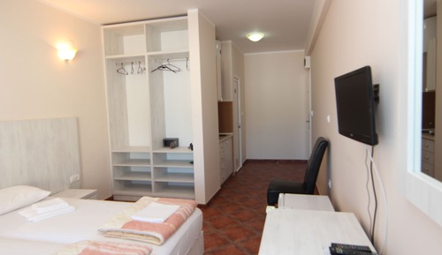 Studio apartment with sea view (third floor)