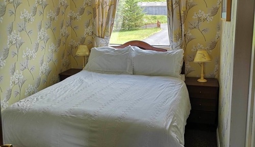 Double Room (Eschol Small Double)
