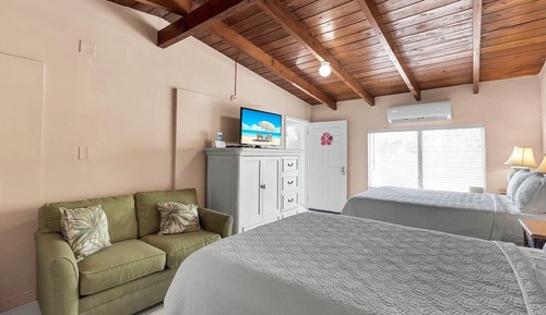 Economy Quadruple Room, Ensuite