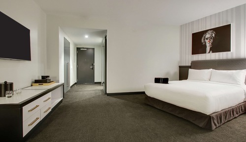 Room, 1 King Bed, Corner