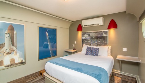 Elite Suite (Sky Captain's Lounge)