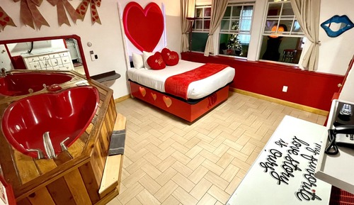 Economy Suite (Cupid's Corner)