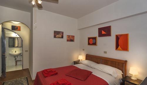 Room (Room 01)