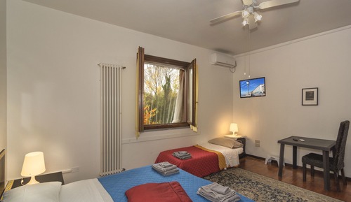 Comfort Triple Room, Private Bathroom (Room 05)