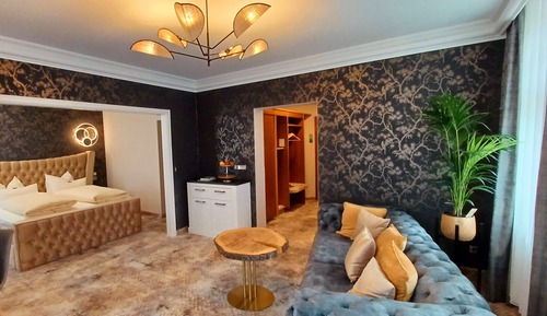 Signature Suite