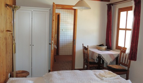 Romantic Cottage, 2 Bedrooms, Pool View