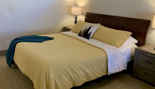 Room #8-Single Room, 1 King Bed (Pet Friendly)