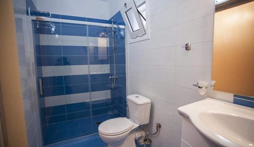Family Studio, Jetted Tub