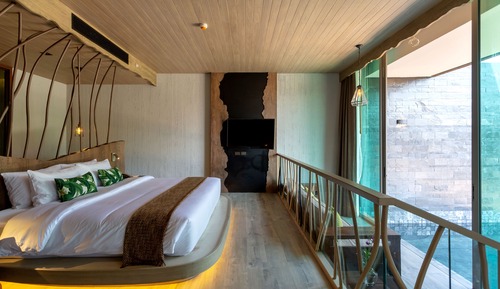 Pool Suite
