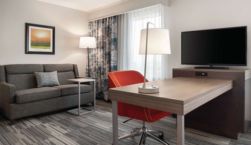 Studio, 1 King Bed, Refrigerator & Microwave (Wet bar)