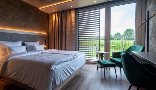 Comfort Room, Balcony