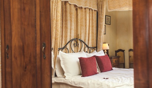 Deluxe Room (Romantic)