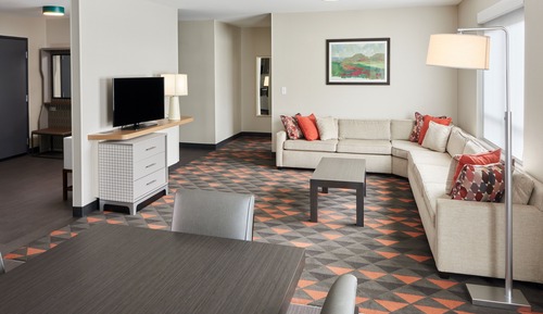 Suite, 1 King Bed, Accessible (Mobility, Roll-In Shower)
