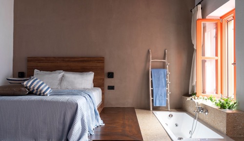 IONE SUITE