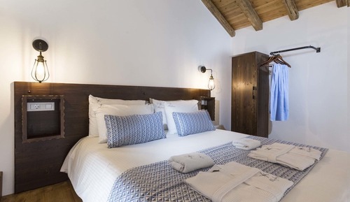 MOSAIC LOFT SUITE