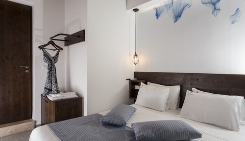 DAMA SUITE