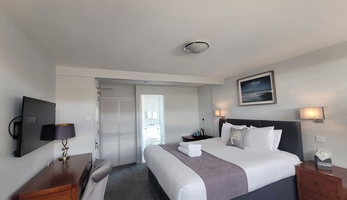 Queen Superior Room