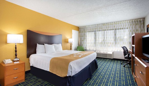 Room, 1 King Bed, Smoking