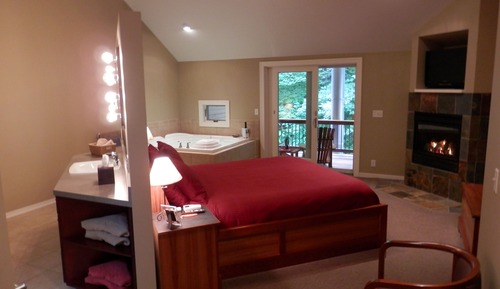 Anniversary Suite, Jetted Tub