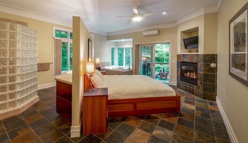 Honeymoon Suite, 1 King Bed, Jetted Tub