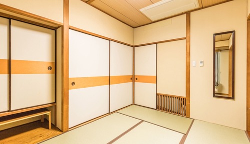 Japanese Room With Shared Washroom-Triple
