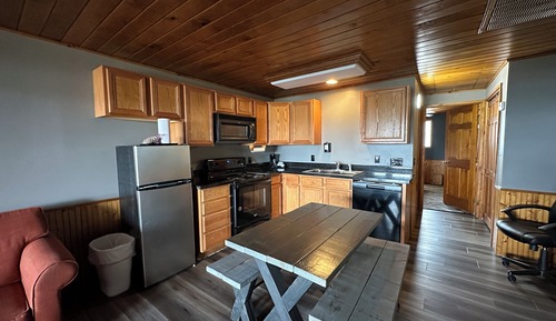 Upstairs Lodge Deluxe Suite
