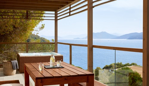 Premium Suite Hot Tub | Nest Infinity Rooms & Suites