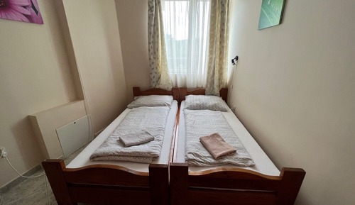 Economy Room, 1 Queen Bed