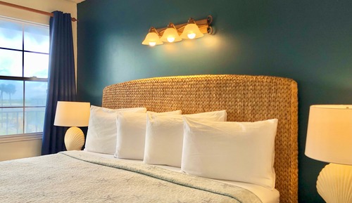 Deluxe Room, 1 King Bed, River View