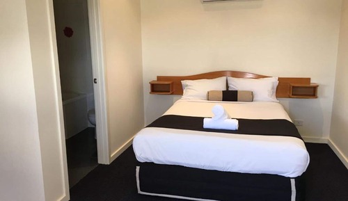 Queen Room with Spa