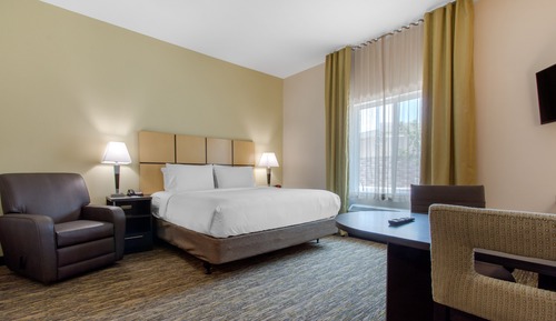Suite, 1 Bedroom, Accessible (1 King, Comm, Tub)