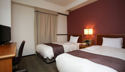 Twin Room, Smoking