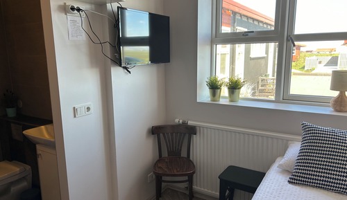 Single Room, Private Bathroom