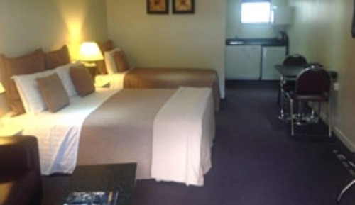 Executive Queen Spa Bath - Studio Unit