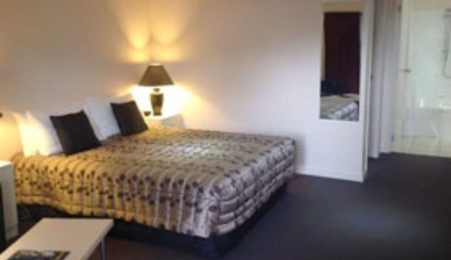 Family Unit with Spa Bath 