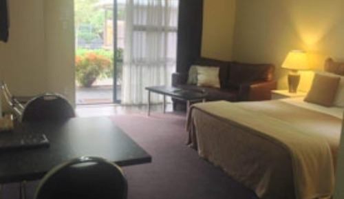 Executive King Spa Bath - Studio Unit