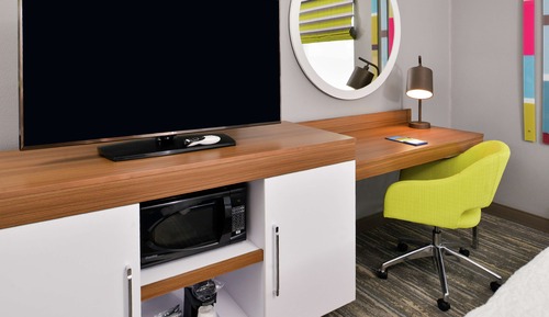 Room, 1 King Bed, Refrigerator