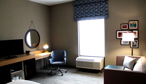 Room, 1 King Bed, Refrigerator & Microwave