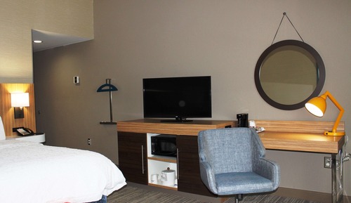 Room, 1 King Bed, Refrigerator